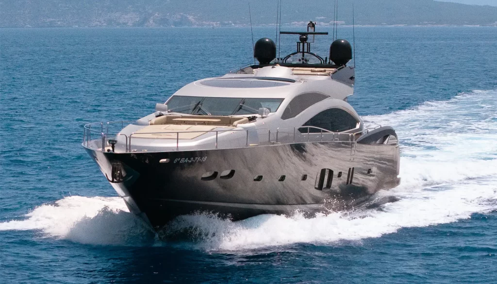 Sunseeker Predator 92 yate de alquiler charter en Ibiza